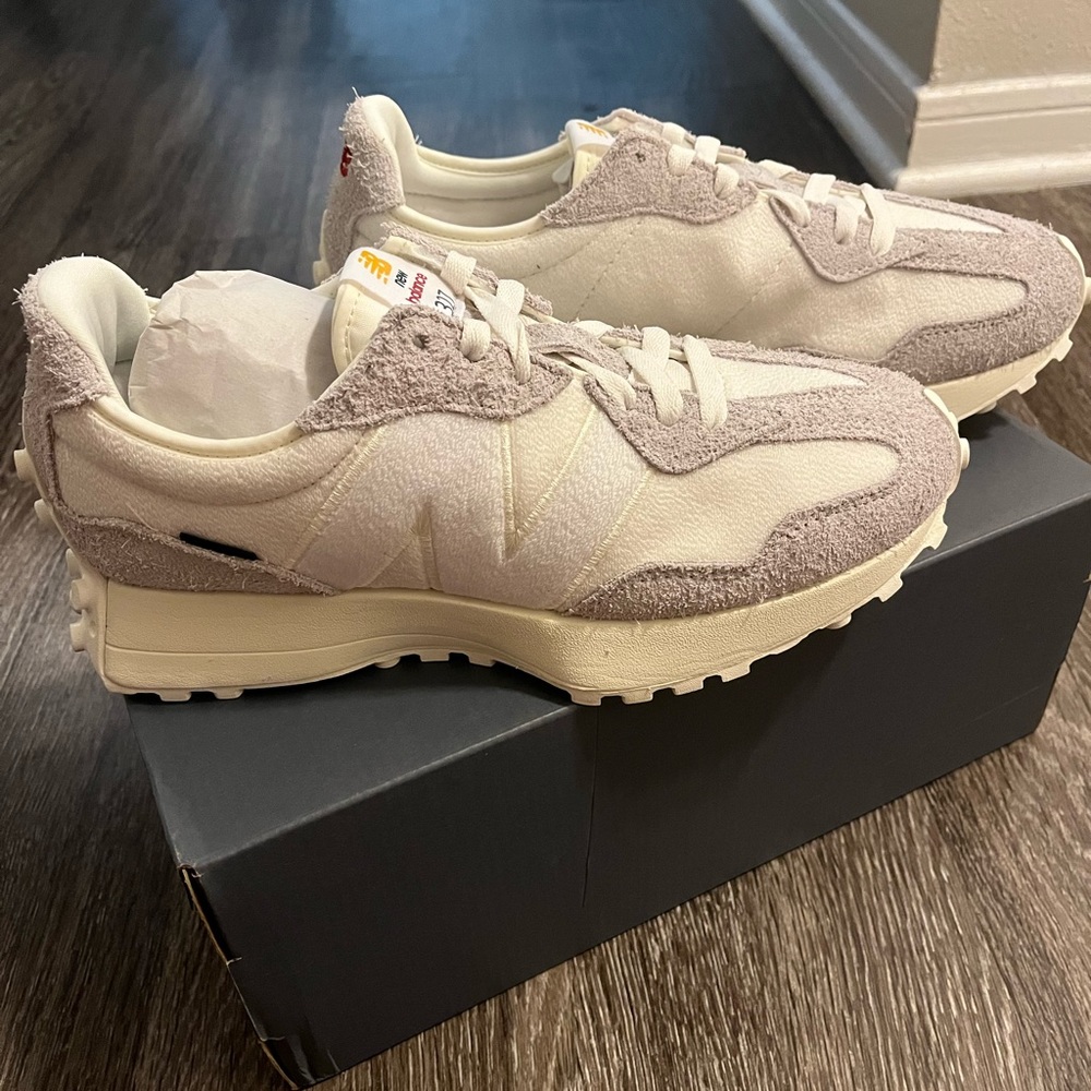 New Balance 327 Off White